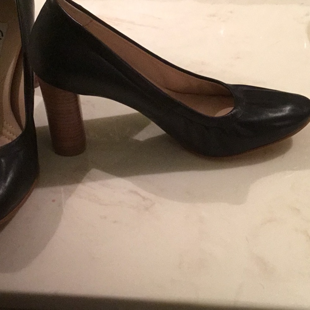 Clark’s size 9.5 in Black. Soft as Butter